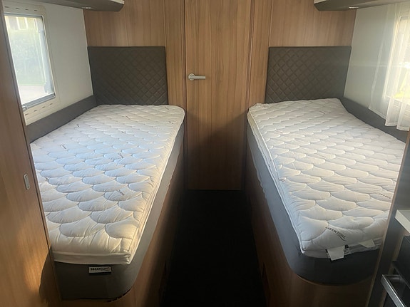 Adria Coral 670SLT 10 of 13