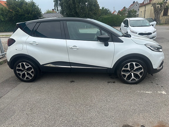 Renault Captur 3 of 5