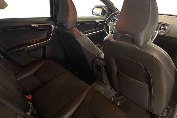 Volvo V60 Cross Country 22 of 25