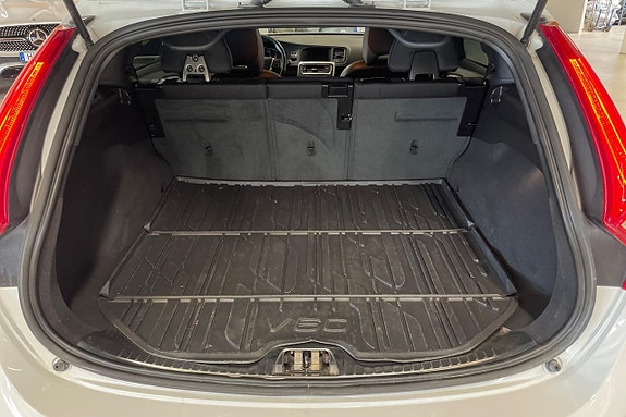 Volvo V60 Cross Country 23 of 25