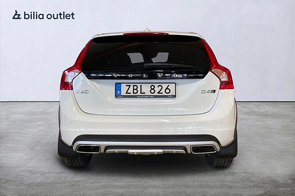Volvo V60 Cross Country 8 of 25