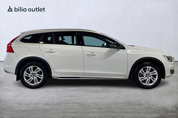 Volvo V60 Cross Country 10 of 25