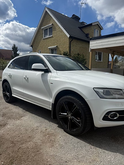Audi Q5 2 of 12
