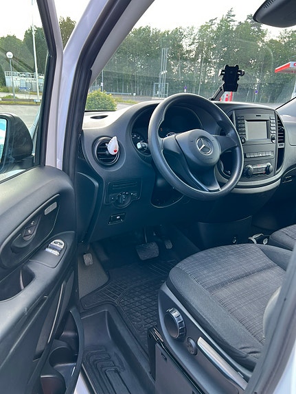 Mercedes-Benz eVito 111 8 of 16