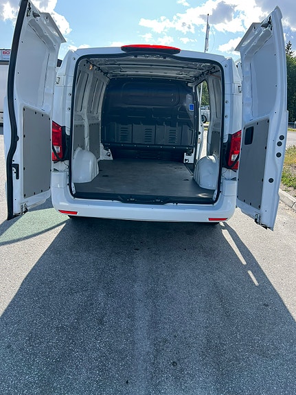 Mercedes-Benz eVito 111 7 of 16