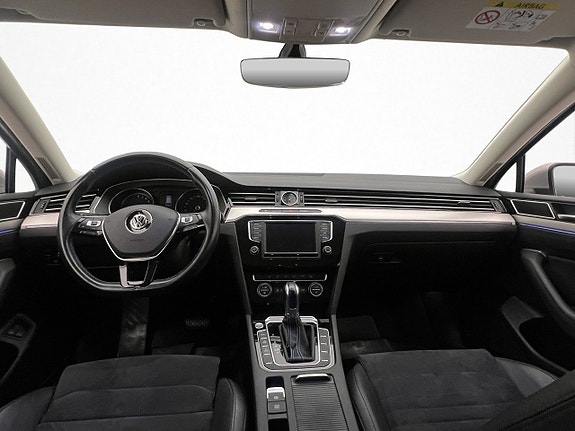 Volkswagen Passat 13 of 30