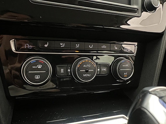 Volkswagen Passat 24 of 30