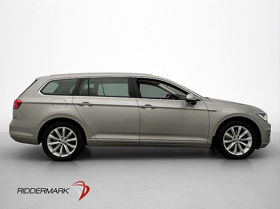 Volkswagen Passat 9 of 30