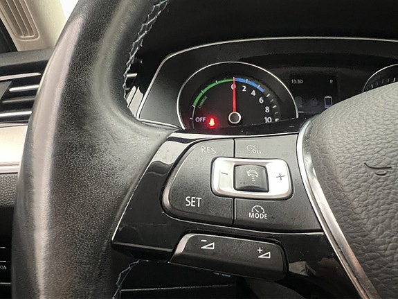 Volkswagen Passat 16 of 30