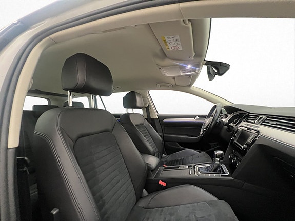 Volkswagen Passat 27 of 30