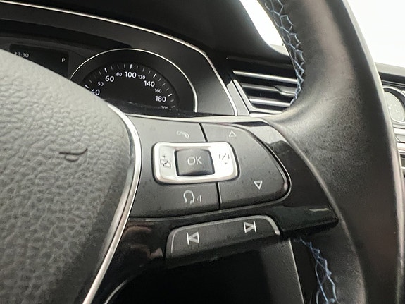 Volkswagen Passat 18 of 30