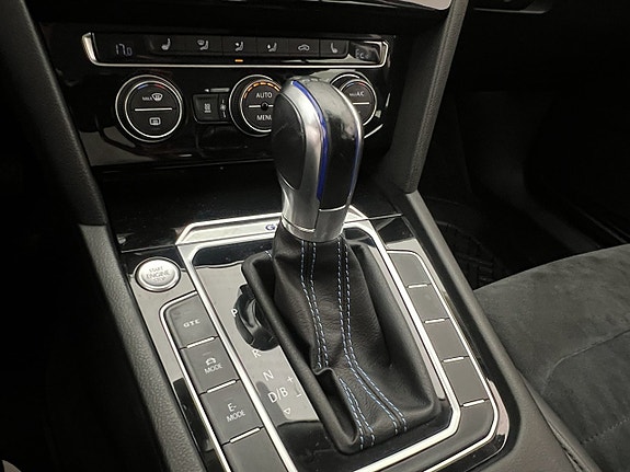 Volkswagen Passat 25 of 30
