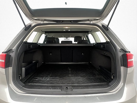 Volkswagen Passat 29 of 30