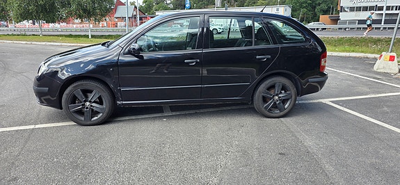 Skoda Fabia 2 of 8
