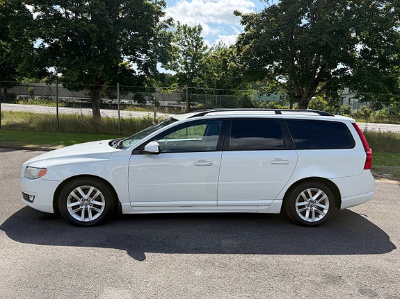 Volvo V70 2 of 8