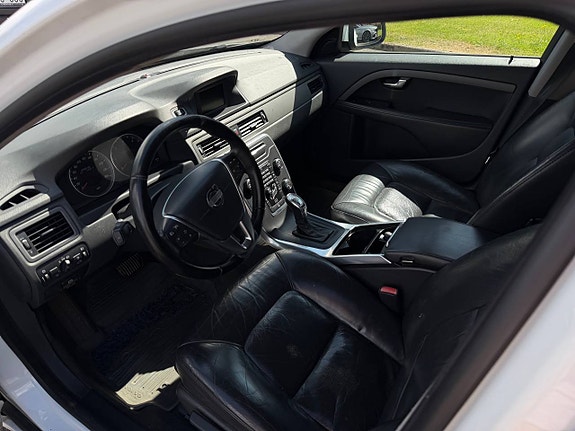 Volvo V70 6 of 8