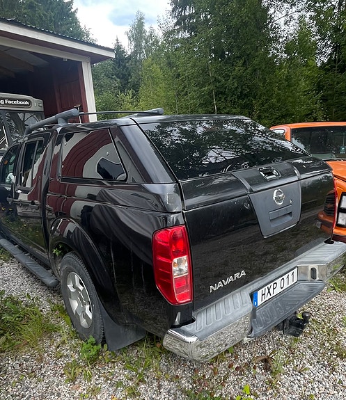Nissan Navara 2 of 4