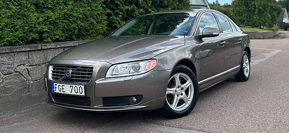 Volvo S80 2 of 15