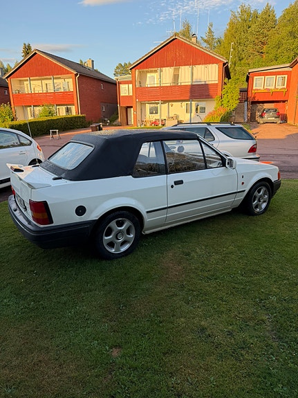 Ford Escort 4 of 6