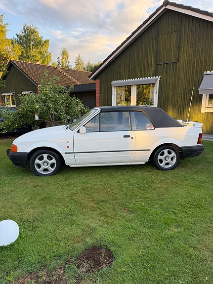 Ford Escort 3 of 6