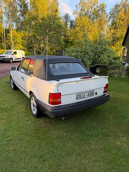 Ford Escort 2 of 6