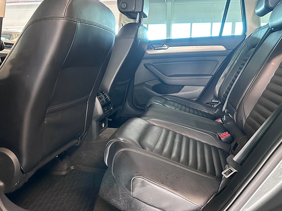 Volkswagen Passat 10 of 12