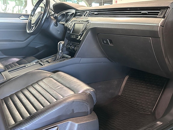 Volkswagen Passat 12 of 12