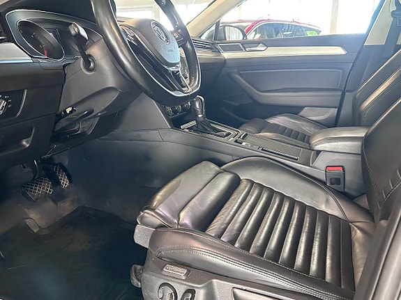 Volkswagen Passat 9 of 12