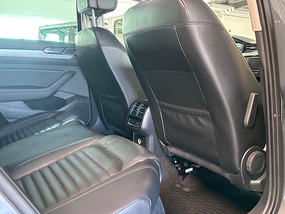 Volkswagen Passat 11 of 12
