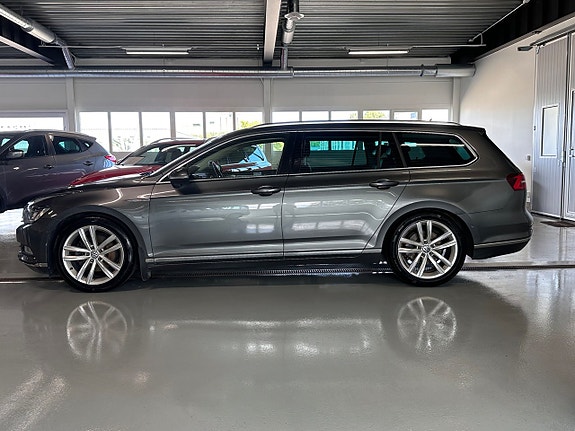 Volkswagen Passat 5 of 12