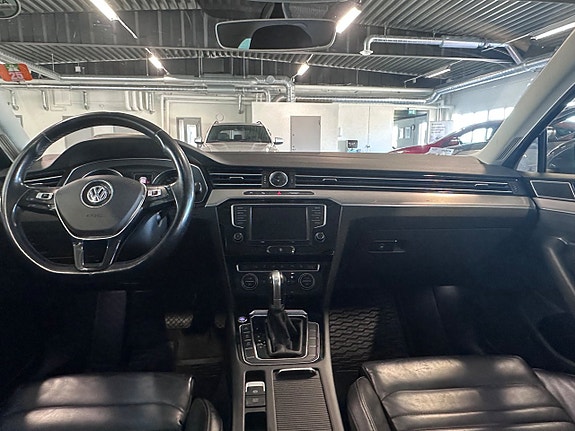 Volkswagen Passat 7 of 12