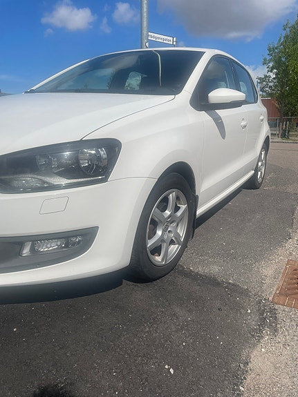Volkswagen Polo 2 of 9