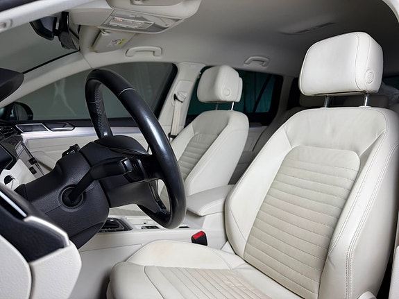 Volkswagen Passat Alltrack 10 of 23