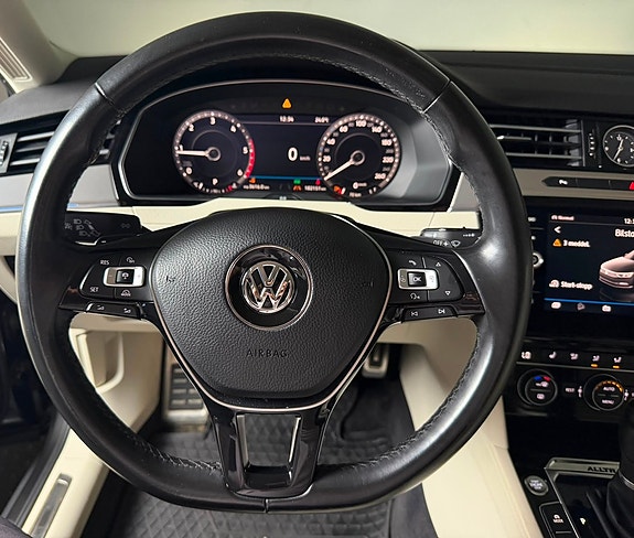 Volkswagen Passat Alltrack 12 of 23