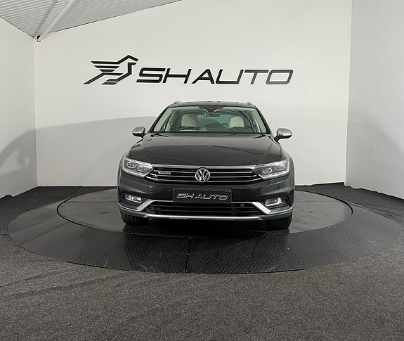 Volkswagen Passat Alltrack 2 of 23
