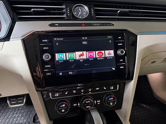 Volkswagen Passat Alltrack 14 of 23