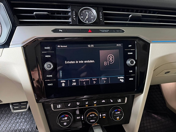 Volkswagen Passat Alltrack 16 of 23