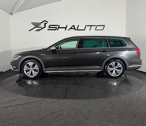 Volkswagen Passat Alltrack 8 of 23