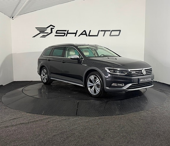 Volkswagen Passat Alltrack 3 of 23
