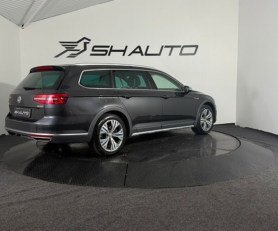 Volkswagen Passat Alltrack 5 of 23