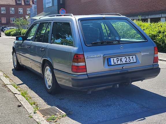 Mercedes-Benz 300 TE 5 of 8