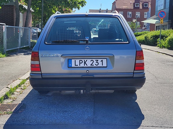 Mercedes-Benz 300 TE 6 of 8