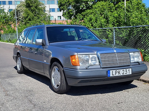 Mercedes-Benz 300 TE 4 of 8