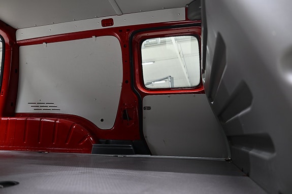 Volkswagen Caddy Maxi 11 of 30