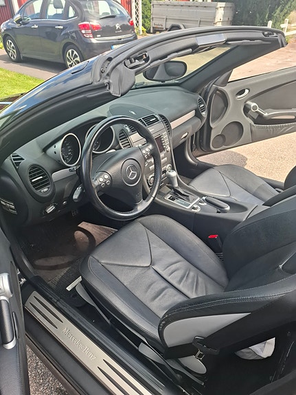 Mercedes-Benz SLK280 7 of 8