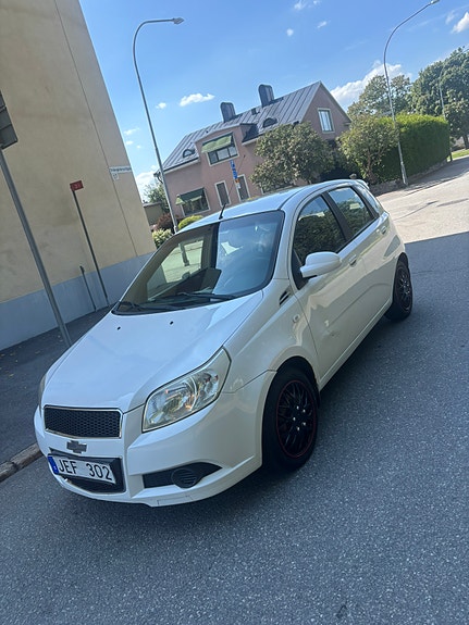 Chevrolet Aveo 2 of 5