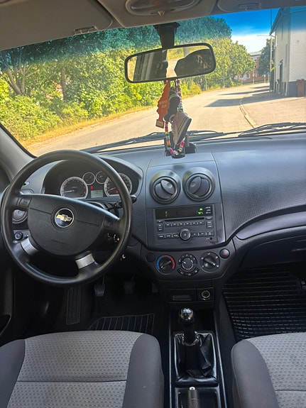 Chevrolet Aveo 4 of 5
