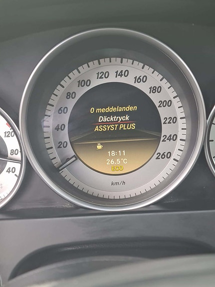 Mercedes-Benz C220 7 of 9