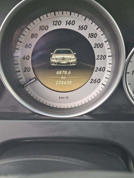Mercedes-Benz C220 6 of 9