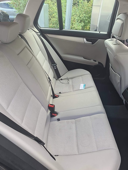 Mercedes-Benz C220 5 of 9